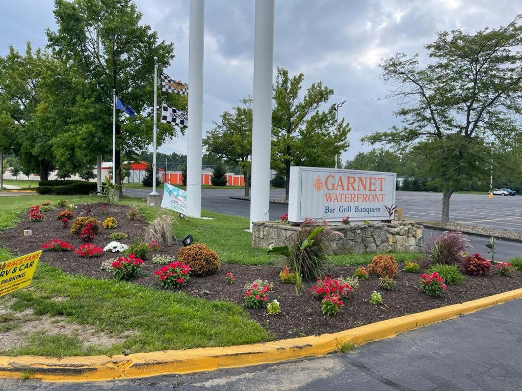 Travelodge By Wyndham Indianapolis Speedway Exteriör bild