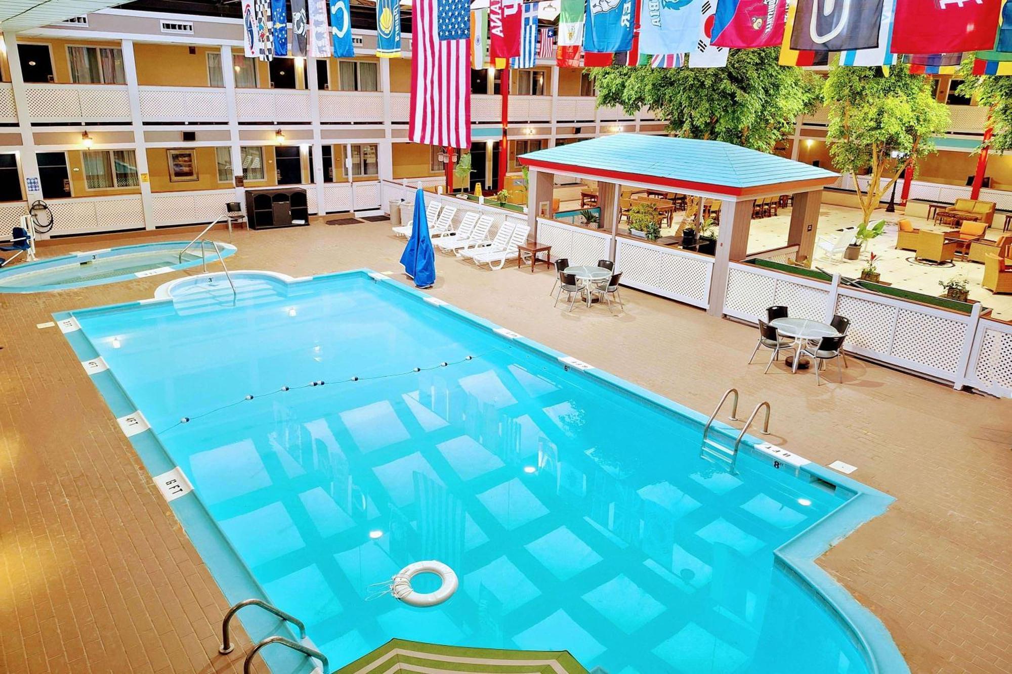 Travelodge By Wyndham Indianapolis Speedway Exteriör bild