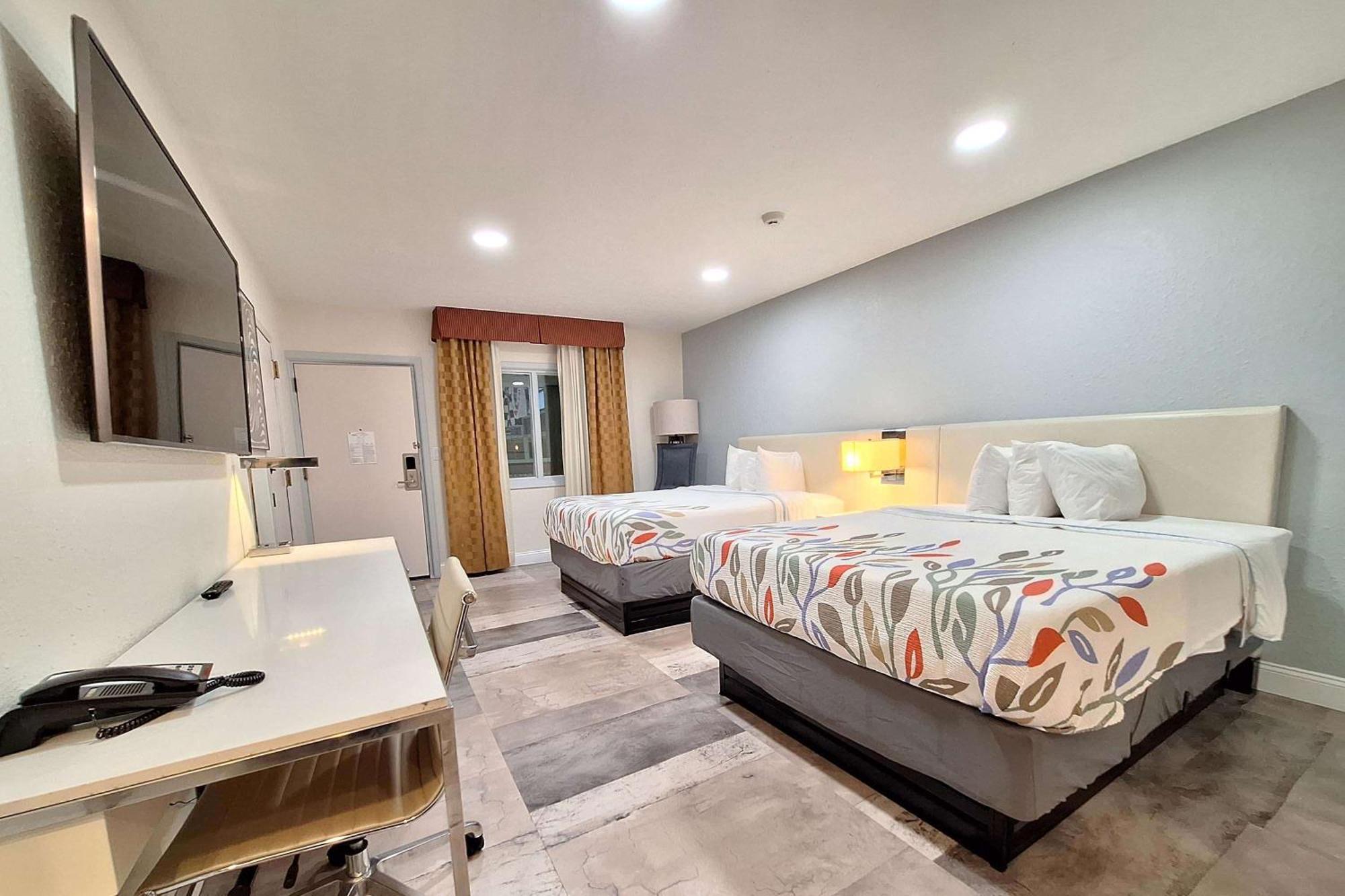 Travelodge By Wyndham Indianapolis Speedway Exteriör bild